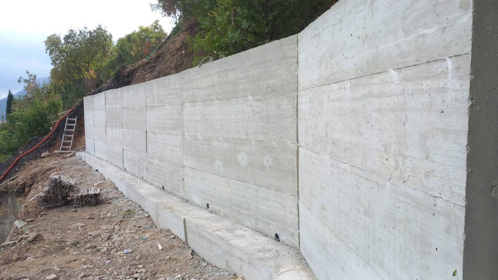 Mur de soutènement achevé